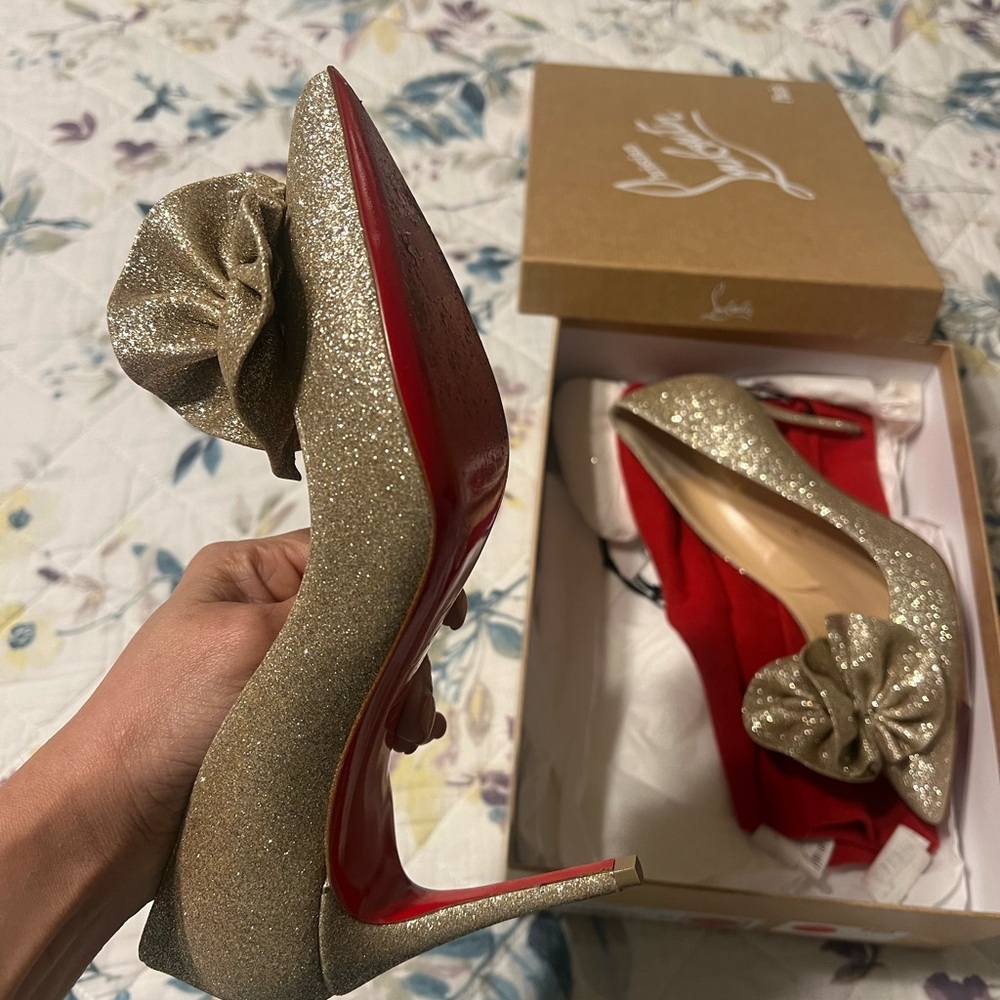 Christian Louboutin gold dresses shoe. - Picture 4 of 9